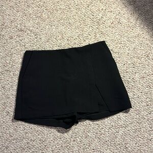 FOREVER 21 BLACK SKORT